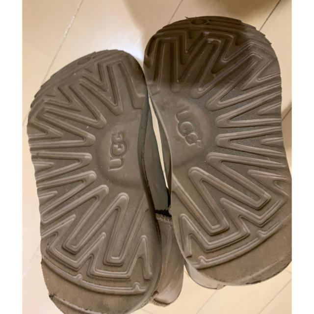 UGG(アグ)の専用になります。購入しないで下さい キッズ/ベビー/マタニティのキッズ靴/シューズ(15cm~)(ブーツ)の商品写真