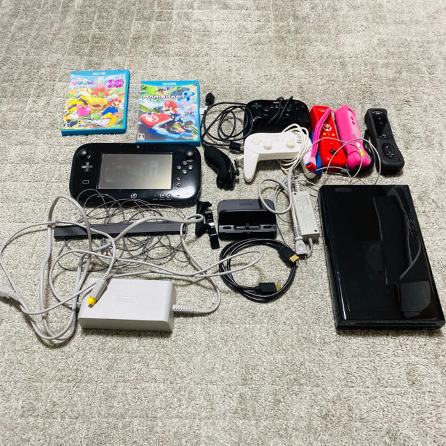 Nintendo Wii U 本体、Wiiリモコンx3、ソフトx2本 - 家庭用ゲーム機本体