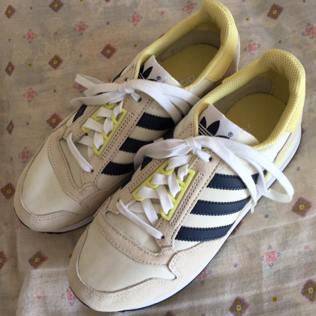 adidasスニーカー