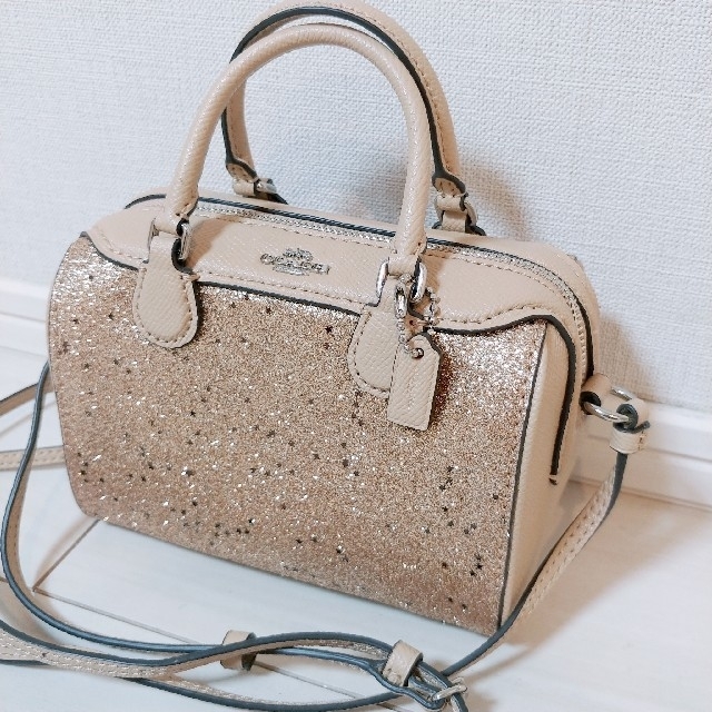 COACH(コーチ)のCOACH ショルダーバッグ スター グリッター 星　ゴールド　ラメ レディースのバッグ(ショルダーバッグ)の商品写真