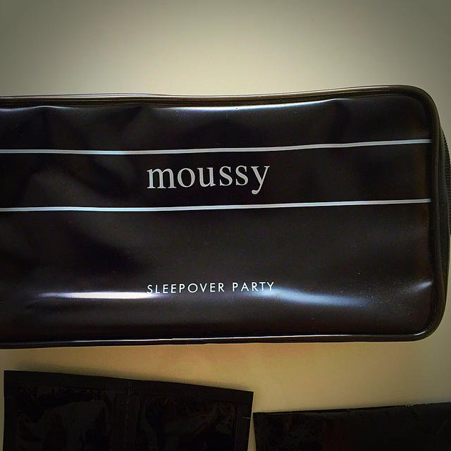 moussy(マウジー)のマウジー☆化粧ポーチ付き お泊りセット コスメ/美容のスキンケア/基礎化粧品(その他)の商品写真