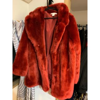 エイチアンドエム(H&M)のh&m ファーコート　レッド(毛皮/ファーコート)