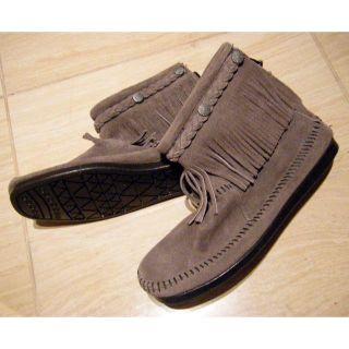 ミネトンカ(Minnetonka)の未使用 ミネトンカ Minnetonka♡ スウェード グレーフリンジ ブーツ(ブーティ)