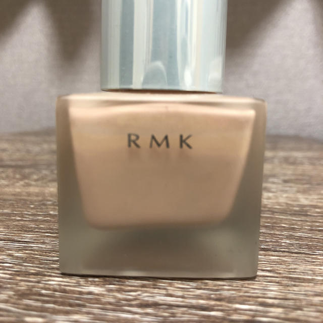 RMK(アールエムケー)のRMK リクイドファンデーション　201 コスメ/美容のベースメイク/化粧品(ファンデーション)の商品写真