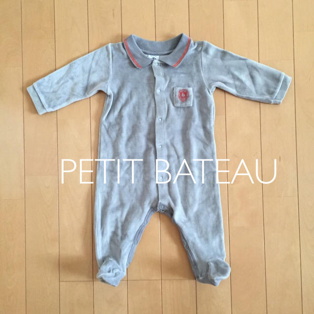 PETIT BATEAU(プチバトー)のエンブレム ベロア ロンパース キッズ/ベビー/マタニティのベビー服(~85cm)(ロンパース)の商品写真