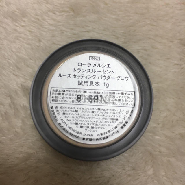 laura mercier(ローラメルシエ)のローラメルシエ トランスルーセント パウダー グロウ コスメ/美容のベースメイク/化粧品(フェイスパウダー)の商品写真