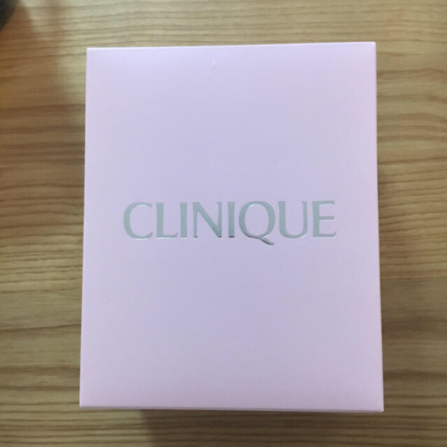 CLINIQUE(クリニーク)の新品未使用！クリニーク　ホリデイセット コスメ/美容のコスメ/美容 その他(その他)の商品写真