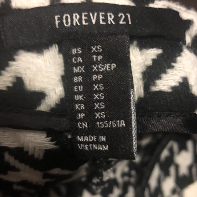 FOREVER 21(フォーエバートゥエンティーワン)の最終値下✨Forever21 千鳥柄ショートパンツ S レディースのパンツ(ショートパンツ)の商品写真