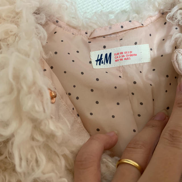 H&M(エイチアンドエム)のファーコート キッズ/ベビー/マタニティのキッズ服女の子用(90cm~)(コート)の商品写真