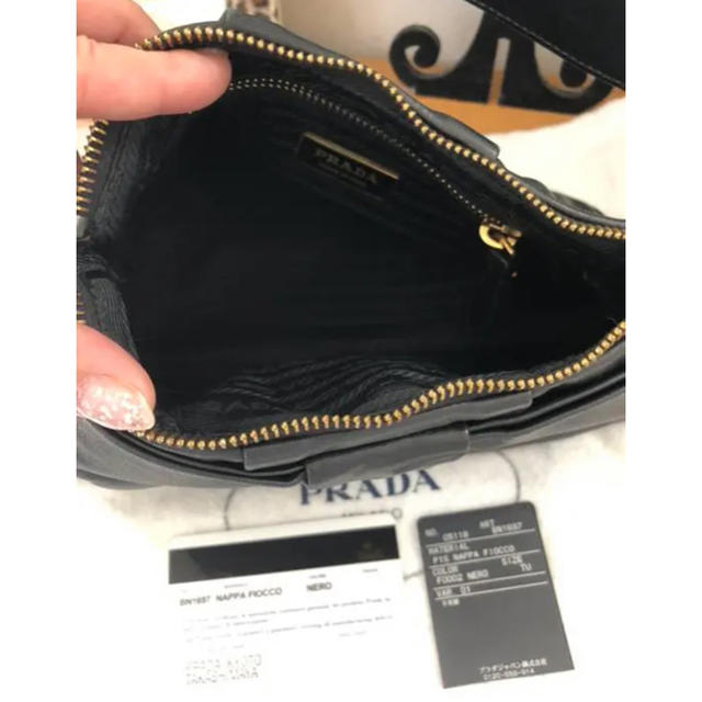 PRADA(プラダ)のPRADA プラダ ♡オールレザーのリボンバッグ♡美品です レディースのバッグ(ショルダーバッグ)の商品写真