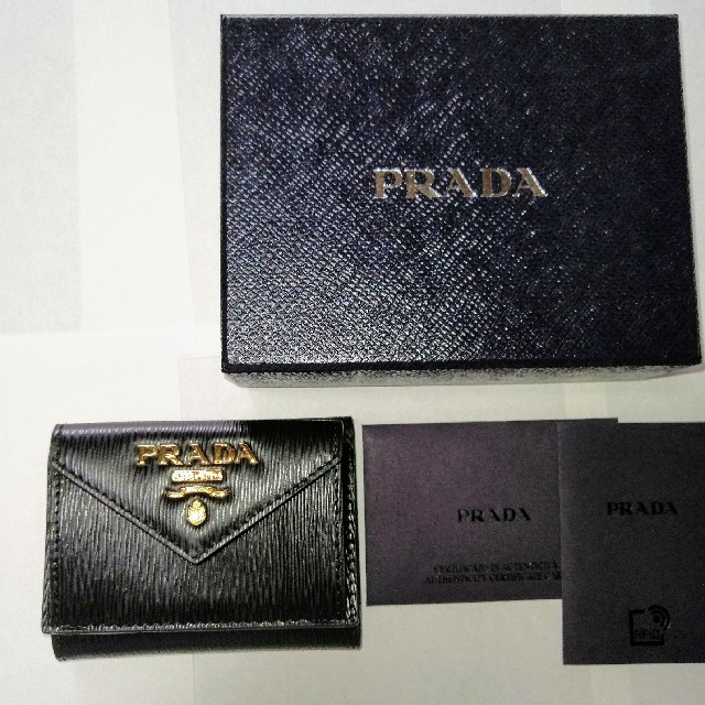 PRADA(プラダ)の【うさ子様専用】PRADA プラダ 三つ折り財布 三つ折財布 三つ折り ブラック レディースのファッション小物(財布)の商品写真