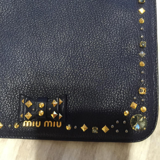 miumiu(ミュウミュウ)の美品格安 iPadケース レディースのウィッグ/エクステ(その他)の商品写真