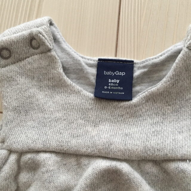 babyGAP(ベビーギャップ)のつなぎ ノースリーブ カバーオール キッズ/ベビー/マタニティのベビー服(~85cm)(カバーオール)の商品写真