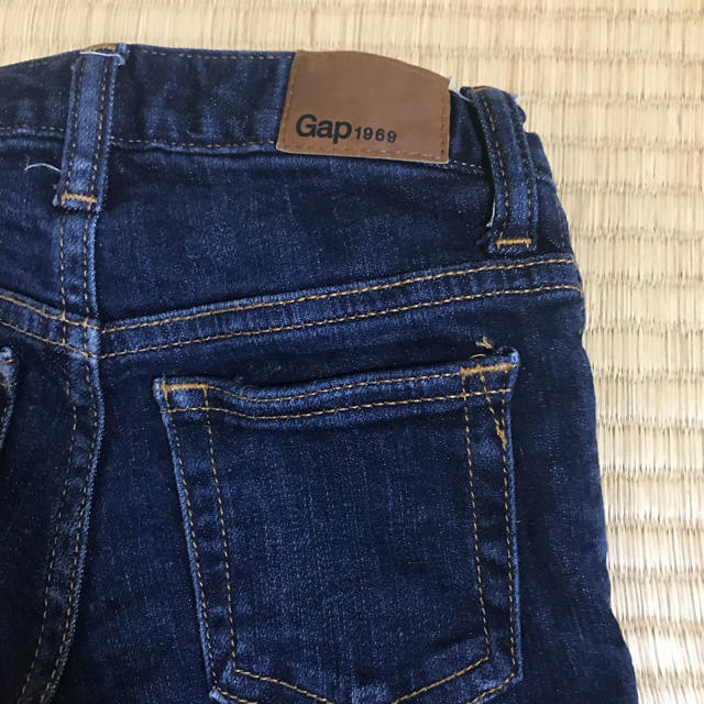 GAP Kids(ギャップキッズ)の95 GAPジーンズ キッズ/ベビー/マタニティのキッズ服男の子用(90cm~)(パンツ/スパッツ)の商品写真