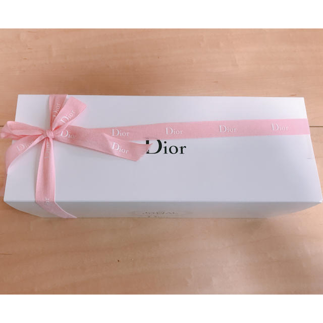 Dior(ディオール)のDIOR ディオール フェイシャルコットン100枚入り コスメ/美容のスキンケア/基礎化粧品(その他)の商品写真