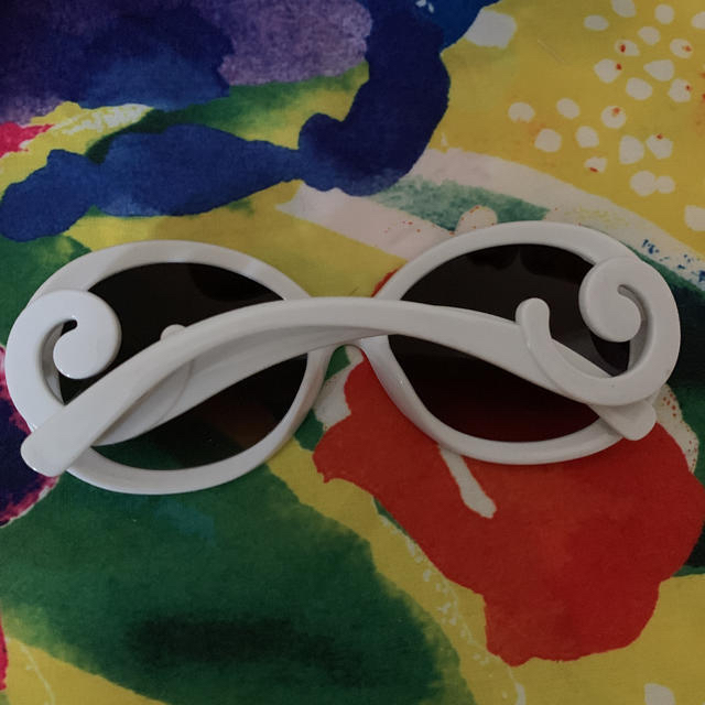 バロック サングラス ホワイト 新品 レディースのファッション小物(サングラス/メガネ)の商品写真