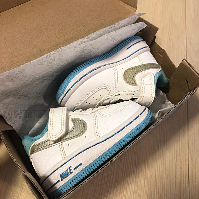 NIKE(ナイキ)のナイキ エアフォース1 ベビー  キッズ/ベビー/マタニティのベビー靴/シューズ(~14cm)(スニーカー)の商品写真