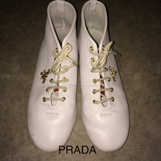 プラダ 白スニーカー 靴/シューズの通販 13点 | PRADAのレディースを 