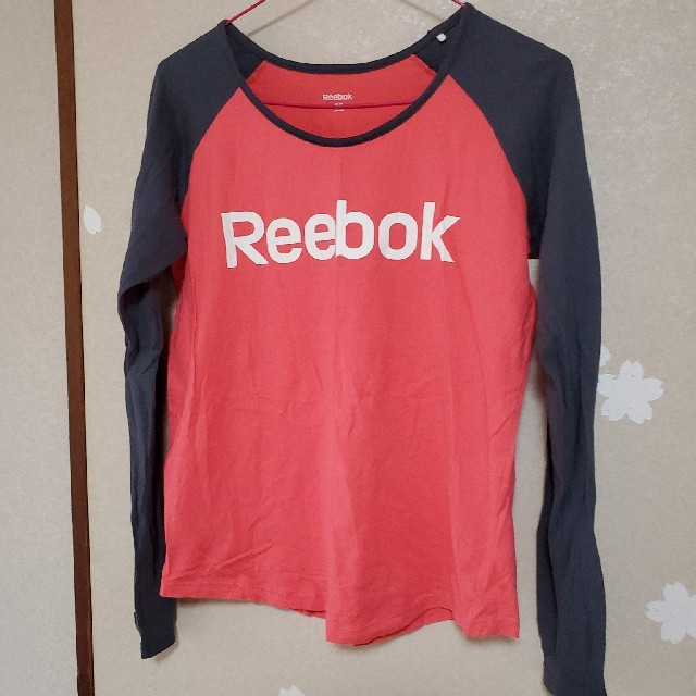 Reebok(リーボック)のリーボック　Tシャツ レディースのトップス(Tシャツ(長袖/七分))の商品写真