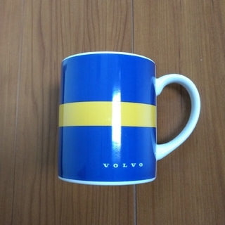 ボルボ(Volvo)のハピ様専用【新品・未使用!】VOLVO マグカップとビーズクッション(グラス/カップ)