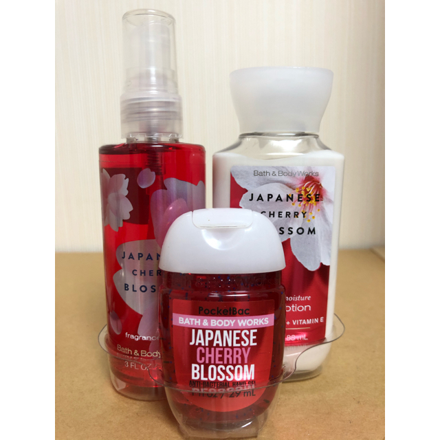 Bath & Body Works(バスアンドボディーワークス)のJapanese cherry blossom(フレグランスミスト) コスメ/美容の香水(香水(女性用))の商品写真