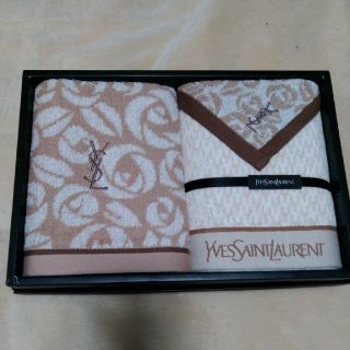 イヴサンローランボーテ(Yves Saint Laurent Beaute)の【新品・未使用】イブサンローラン　タオル3枚セット(タオル/バス用品)