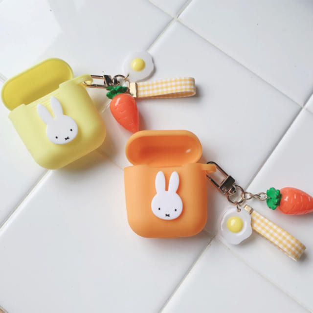 ミッフィー AirPods AirPodsケース AirPodsカバー エンタメ/ホビーのおもちゃ/ぬいぐるみ(キャラクターグッズ)の商品写真