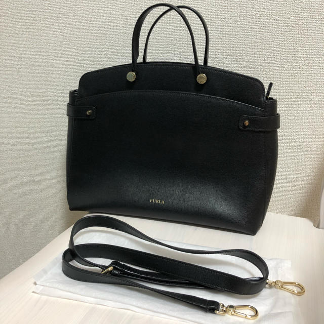 FURLA A4サイズトートバッグバッグ