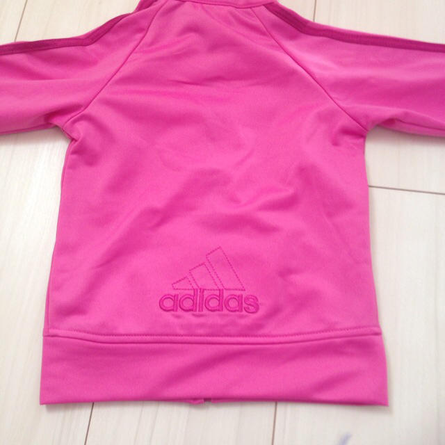 adidas(アディダス)のアディダスジャージ新品 今週末まで価格 キッズ/ベビー/マタニティのキッズ服女の子用(90cm~)(ジャケット/上着)の商品写真