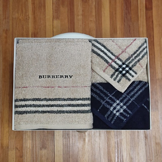 BURBERRY(バーバリー)のBURBERRY バスタオル フェイスタオル セット インテリア/住まい/日用品の日用品/生活雑貨/旅行(タオル/バス用品)の商品写真