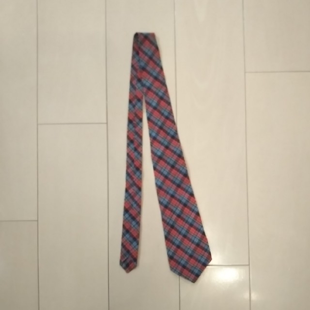 赤のチェック柄ネクタイ レディースのファッション小物(ネクタイ)の商品写真
