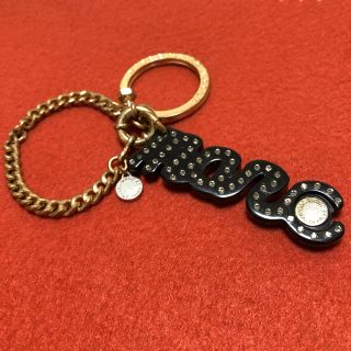 マークバイマークジェイコブス(MARC BY MARC JACOBS)の【送料込み】マークバイマークジェイコブス♡アクリルロゴチャーム(キーホルダー)