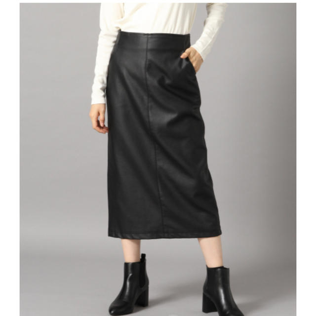 LEPSIM LOWRYS FARM(レプシィムローリーズファーム)のローリーズファーム レザータイトスカート美品 レディースのスカート(ひざ丈スカート)の商品写真