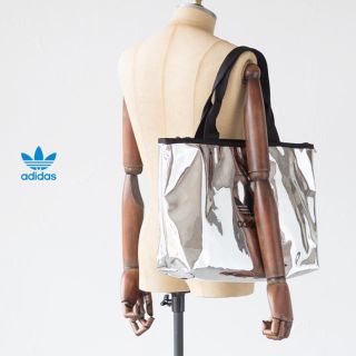 アディダス(adidas)のadidas トートバッグ　シルバー 【正規品】新品未使用 (トートバッグ)