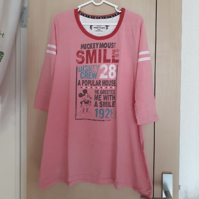 Disney(ディズニー)のディズニー　ミッキー　ロングシャツ　ピンク レディースのトップス(Tシャツ(長袖/七分))の商品写真