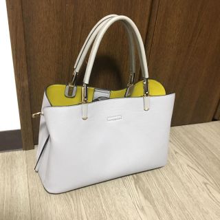 アーバンリサーチ(URBAN RESEARCH)の【美品】LISANNE サイドファスナートートバッグ(ハンドバッグ)