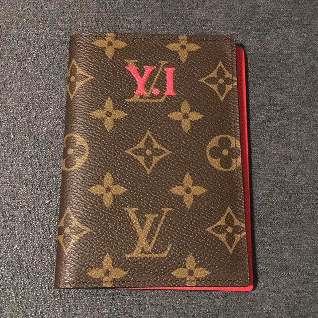 LOUIS VUITTON(ルイヴィトン)のルイ・ヴィトン  VUITTON パスポートケース　パスケース レディースのファッション小物(その他)の商品写真