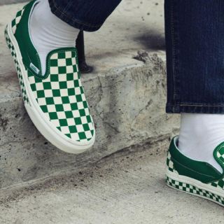 ヴァンズ(VANS)のレア vans checkerboard グリーン(スリッポン/モカシン)