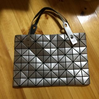 イッセイミヤケ(ISSEY MIYAKE)の格安！BAOBAOファスナー付きバッグ(トートバッグ)