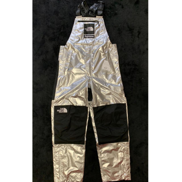 Supreme(シュプリーム)のニャンチュウ様専用 supreme northface bibpants メンズのジャケット/アウター(マウンテンパーカー)の商品写真