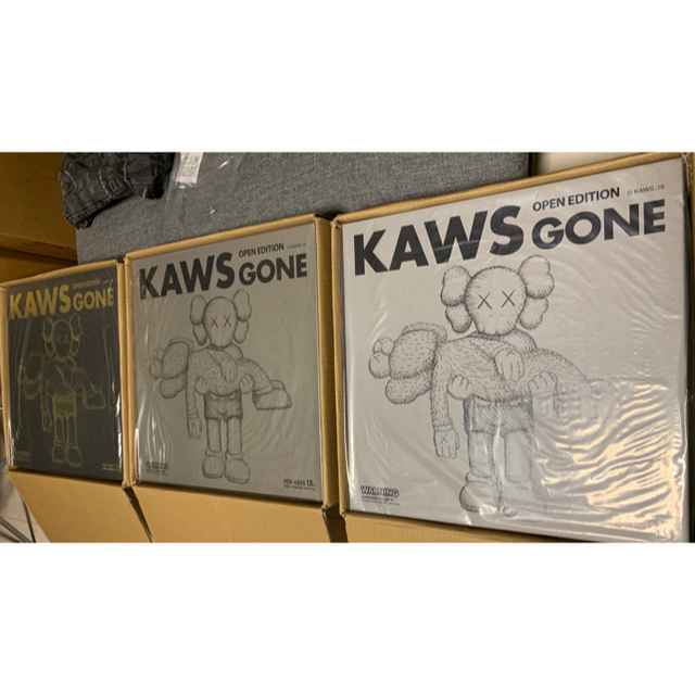 kaws gone grey medicom toy ngv エンタメ/ホビーのフィギュア(その他)の商品写真