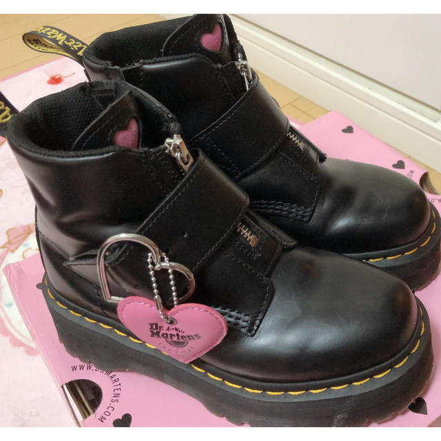 Dr.Martens×lazyoaf