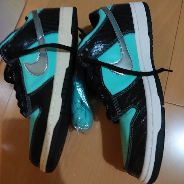 NIKE(ナイキ)のDUNK SB TIFFANY us11 diamond メンズの靴/シューズ(スニーカー)の商品写真