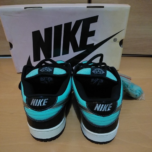 NIKE(ナイキ)のDUNK SB TIFFANY us11 diamond メンズの靴/シューズ(スニーカー)の商品写真