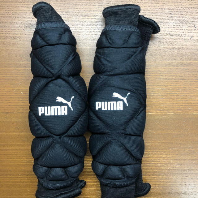 PUMA(プーマ)のサッカー キーパー用具 キーパー肘当て プーマ スポーツ/アウトドアのサッカー/フットサル(その他)の商品写真