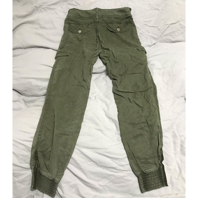 ZARA(ザラ)のぴよ。、り。！9様専用 美品 カジュアルパンツ カーキ 36 レディースのパンツ(ワークパンツ/カーゴパンツ)の商品写真