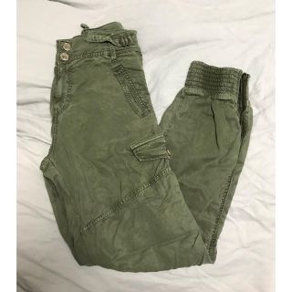 ザラ(ZARA)のぴよ。、り。！9様専用 美品 カジュアルパンツ カーキ 36(ワークパンツ/カーゴパンツ)