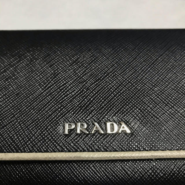 PRADA(プラダ)のPRADA 黒　長財布 レディースのファッション小物(財布)の商品写真