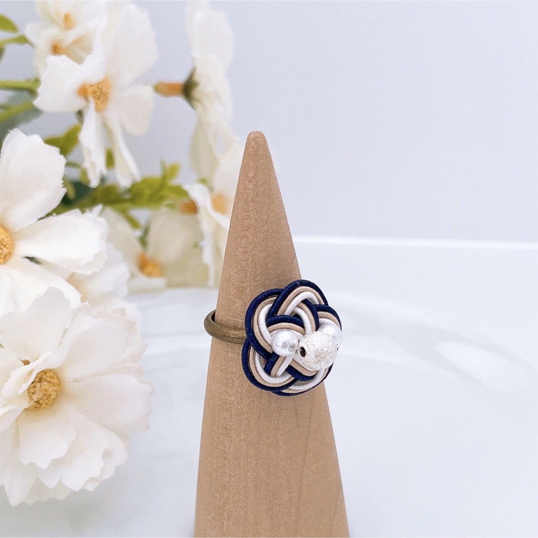 水引の指輪　リング　紺×ベージュ  成人式　振袖　卒業式　袴　浴衣に♪ ハンドメイドのアクセサリー(リング)の商品写真