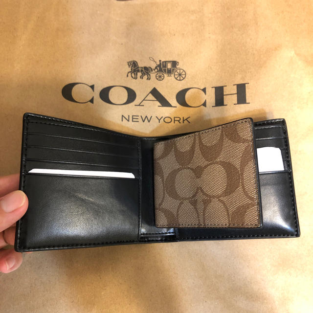 Coach 11月新作 コーチxスターウォーズコラボ メンズ二つ折り財布の通販 By Ducky Goose S Shop コーチならラクマ